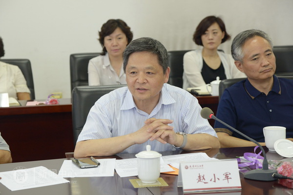 教师代表赵小军发言教师代表白学军发言教师代表刘景华发言教师代表