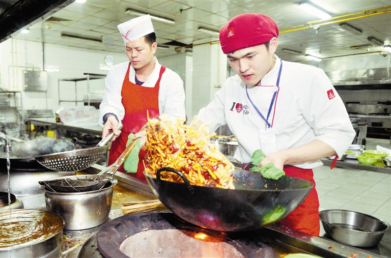 招聘大锅菜厨师_招炒食堂大锅菜厨师
