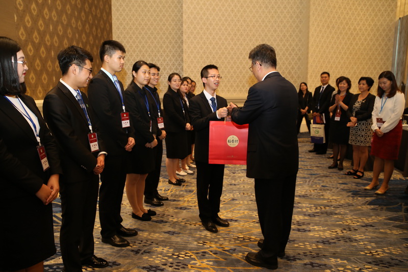 荆洪阳慰问我校在泰教师、汉语教师志愿者