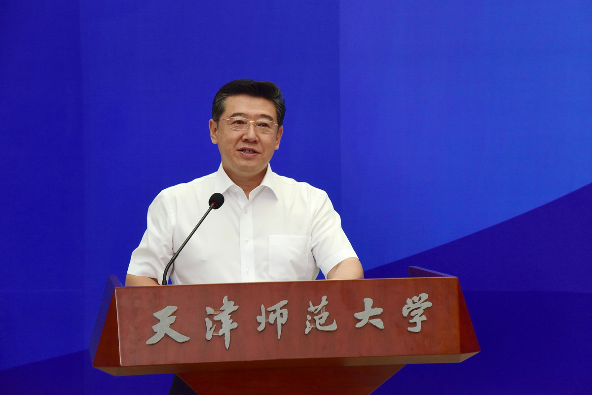 市教委副主任白海力主持开幕式