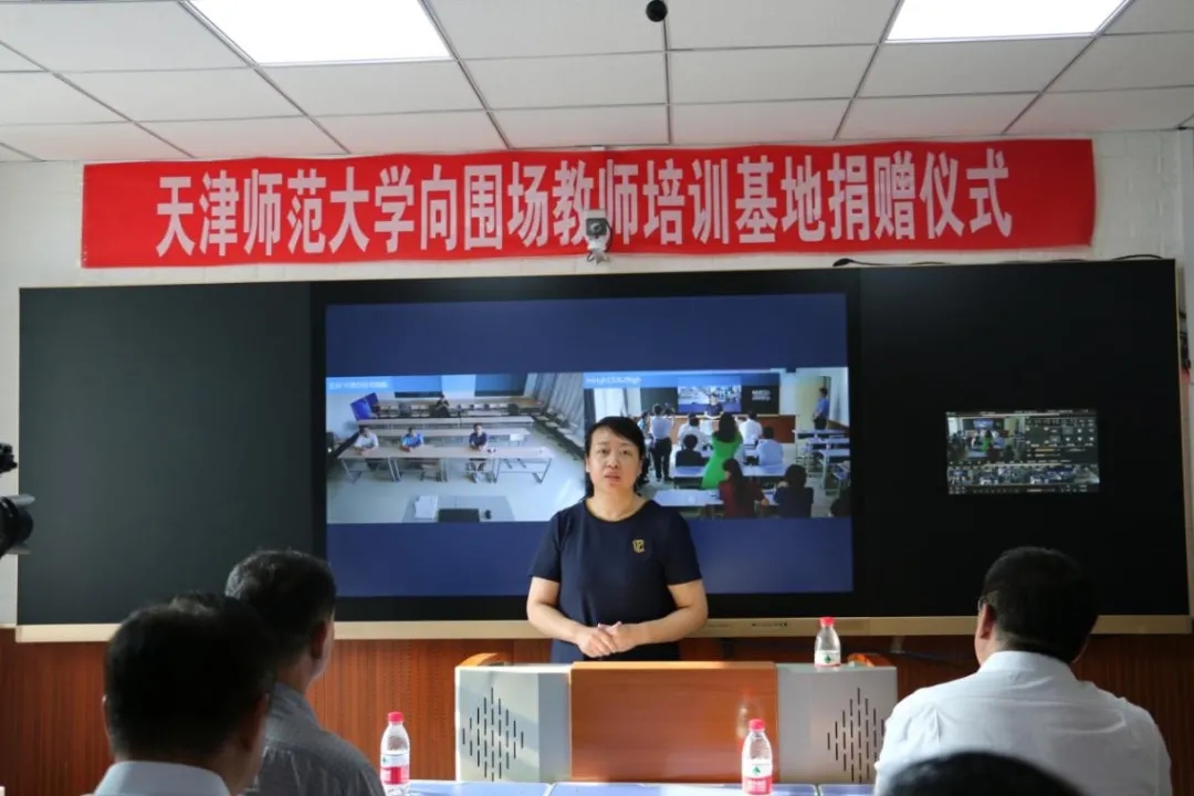围场县政府副县长陆媛在捐赠仪式上讲话