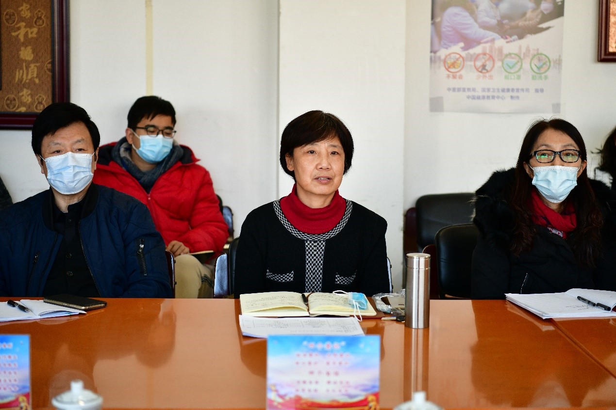 教育学部党委书记李晓娜发言