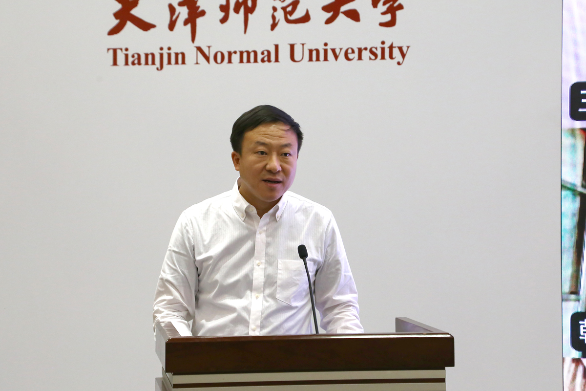 李春举教授作报告
