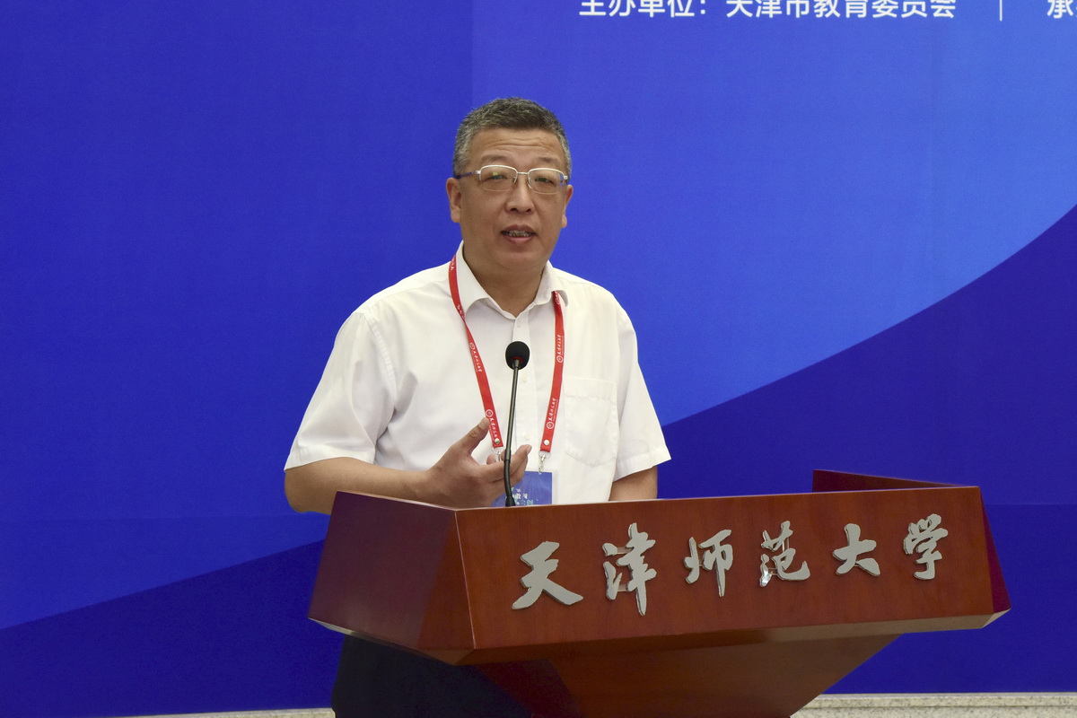市委教育工委常务副书记、市教委主任荆洪阳讲话