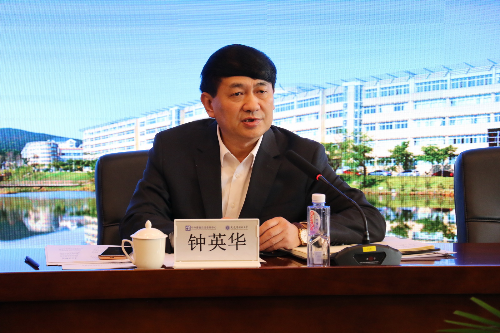 钟英华在论证会上发言