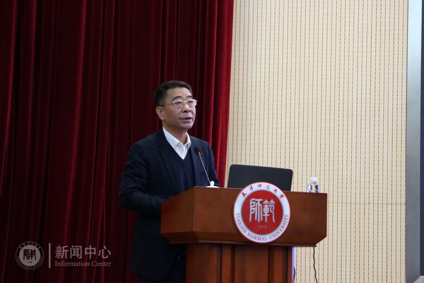 教育部长江学者特聘教授张斌贤作主旨报告