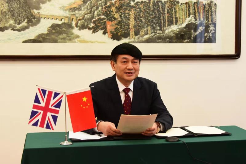 钟英华签署孔子学院协议