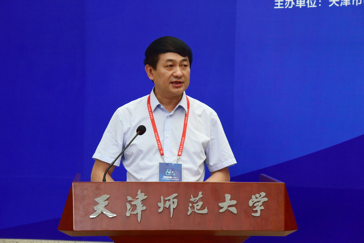 党委副书记、校长钟英华讲话