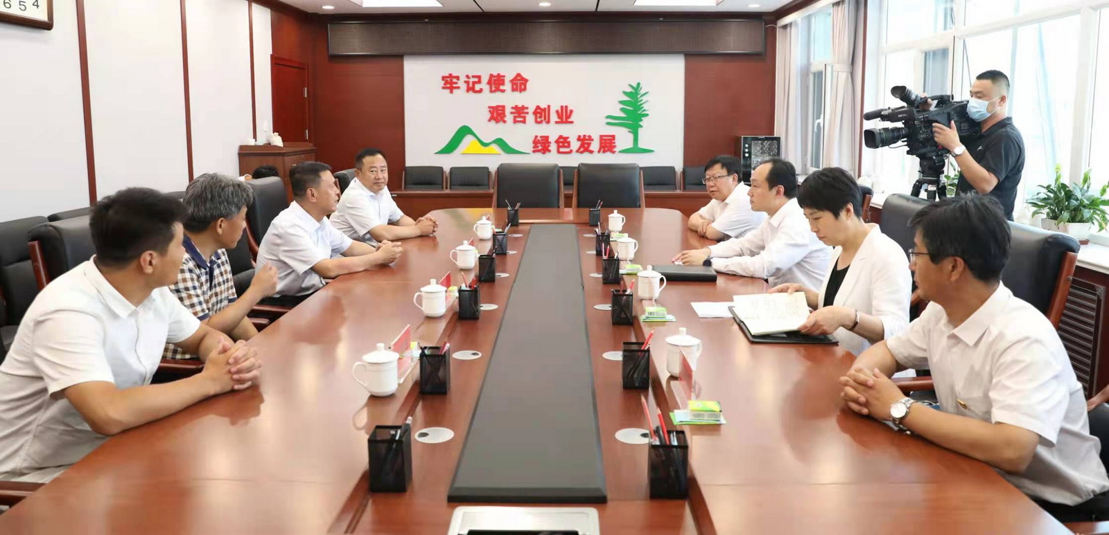 围场满族蒙古族自治县县委书记刘洋会见梁福成一行