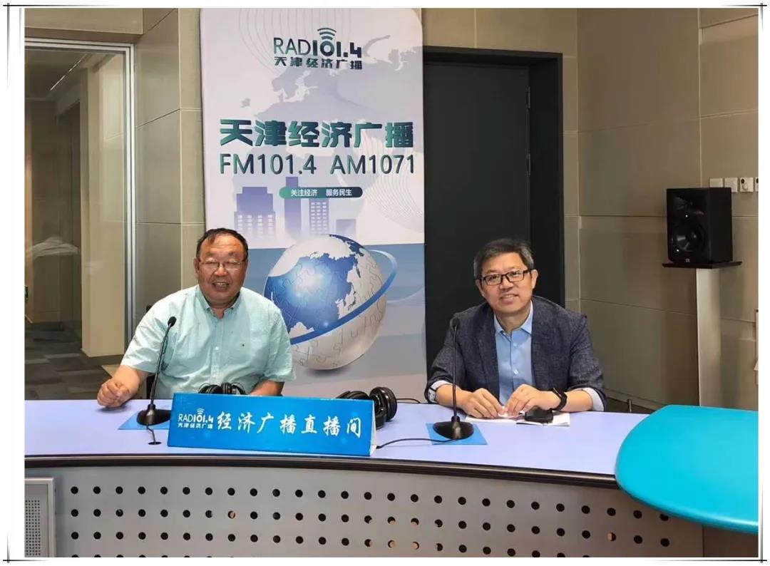 致公党员王晔(右)做客政协民心桥节目,并就“地摊经济”提出意见建议