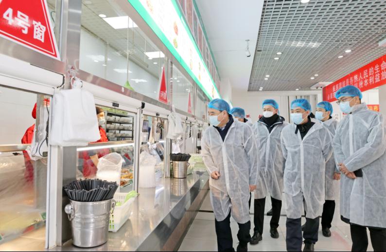 曲凯深入学生食堂开展校园食品安全专项检查