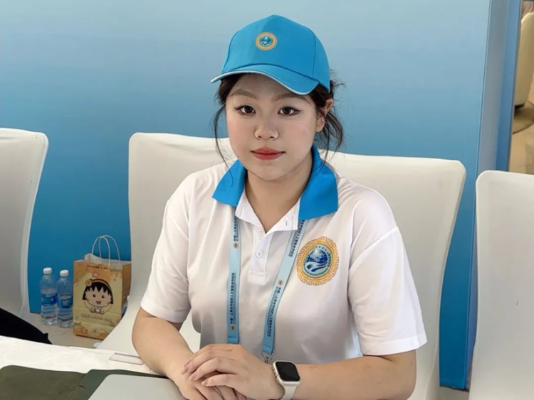 天津师范大学青年志愿者为上合作组织人工智能合作论坛提供高效服务_fororder_wps_doc_4