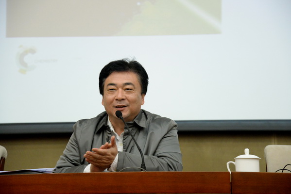 加州大学河滨分校终身教授殷亚东受聘我校客座教授并做客求是讲坛天津