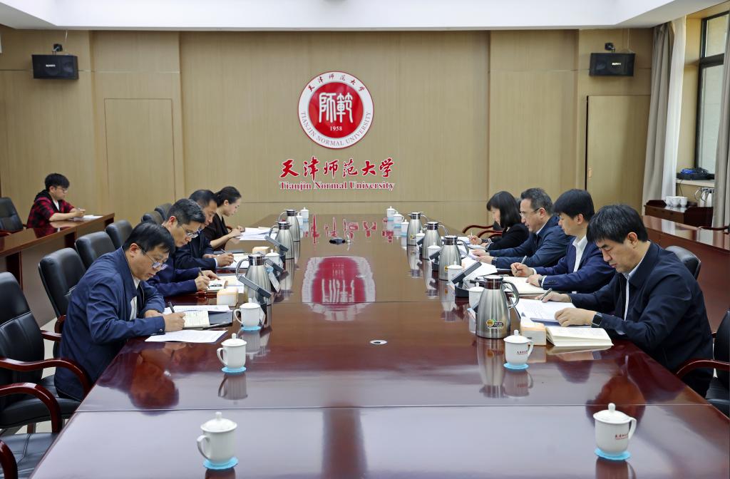 校党委理论学习中心组举行树立和践行正确政绩观学习教育第二次集体学习研讨