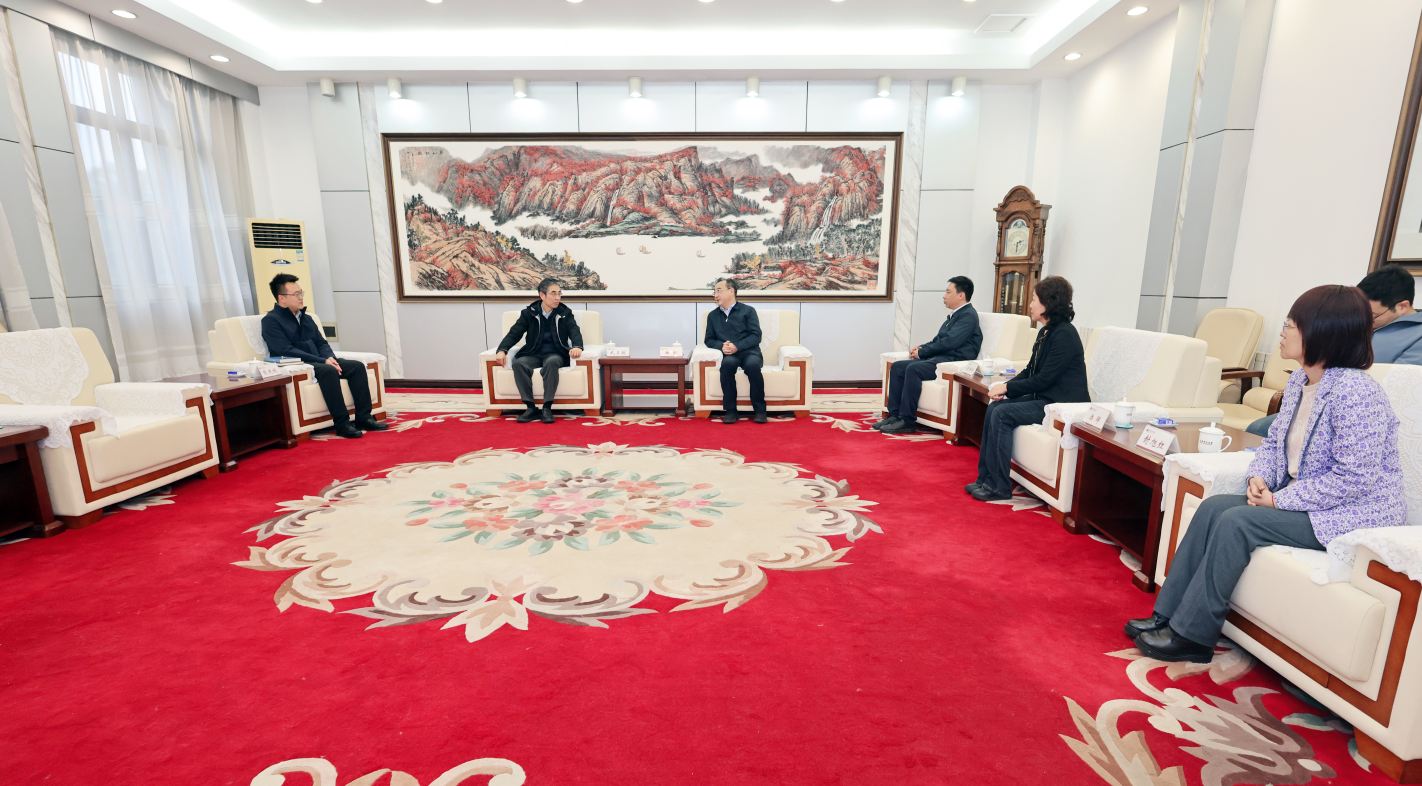 人民日报社天津分社社长武卫政来我校调研交流