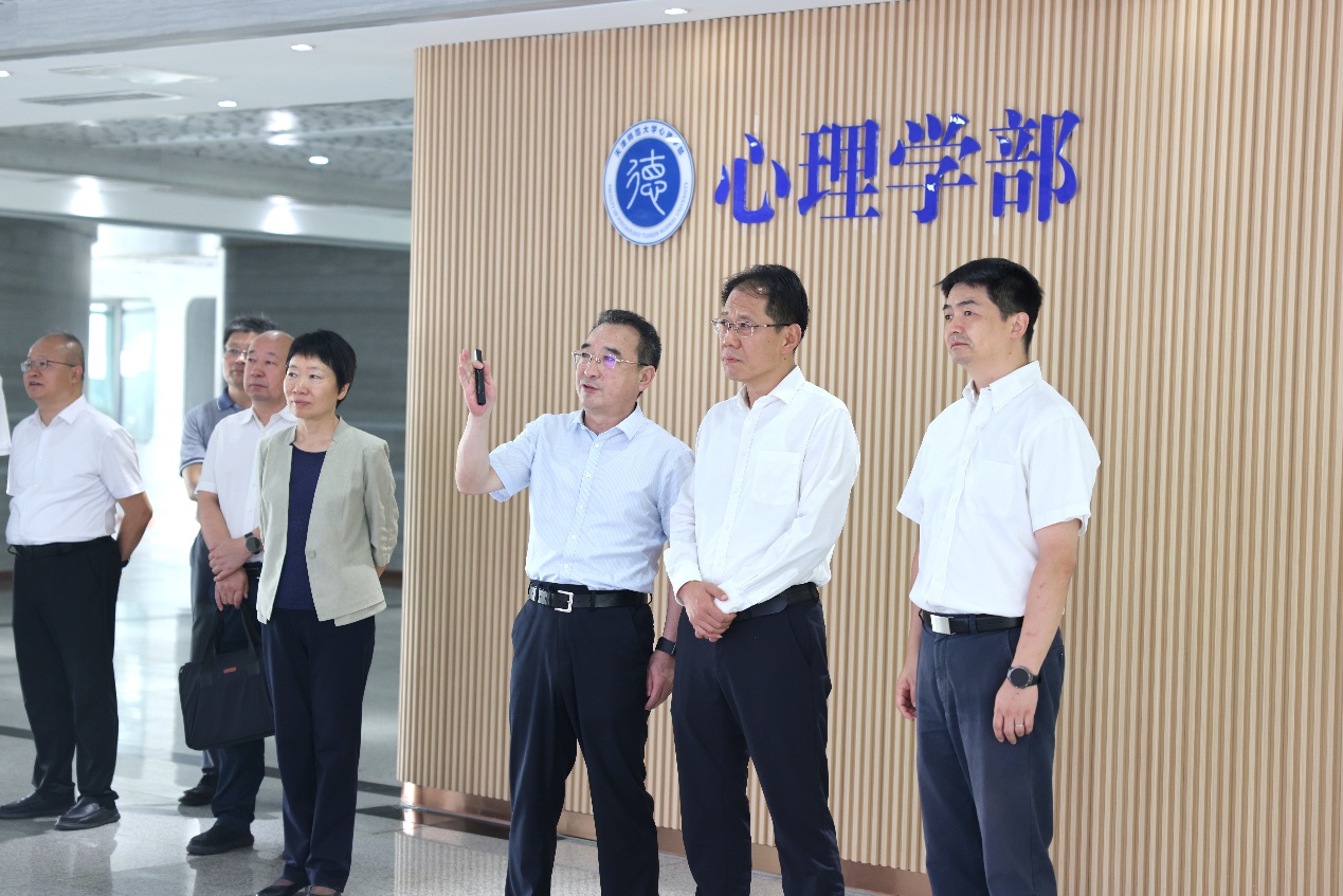 市委常委、市委教育工委书记谢元来校调研指导工作