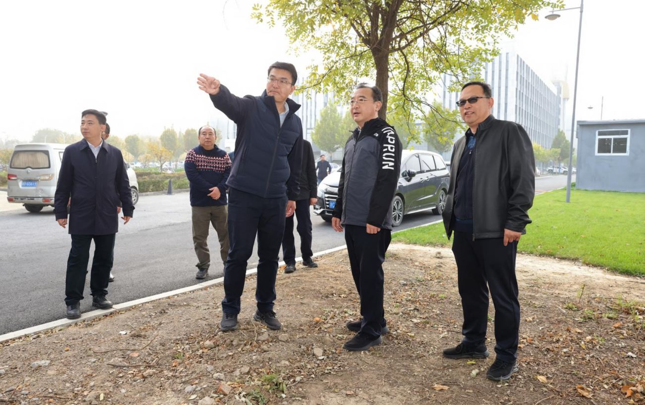 曲凯深入校园开展交通综合治理专项调研