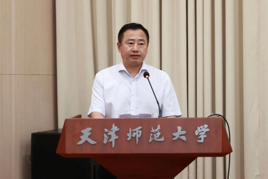 教师职业发展指导专家代表,教师教育处处长纪德奎发言
