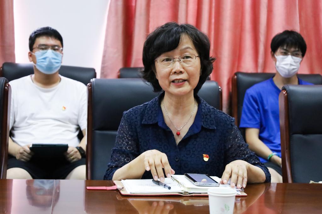 校党委副书记宁月茹参加电通学院学生党支部主题党日活动