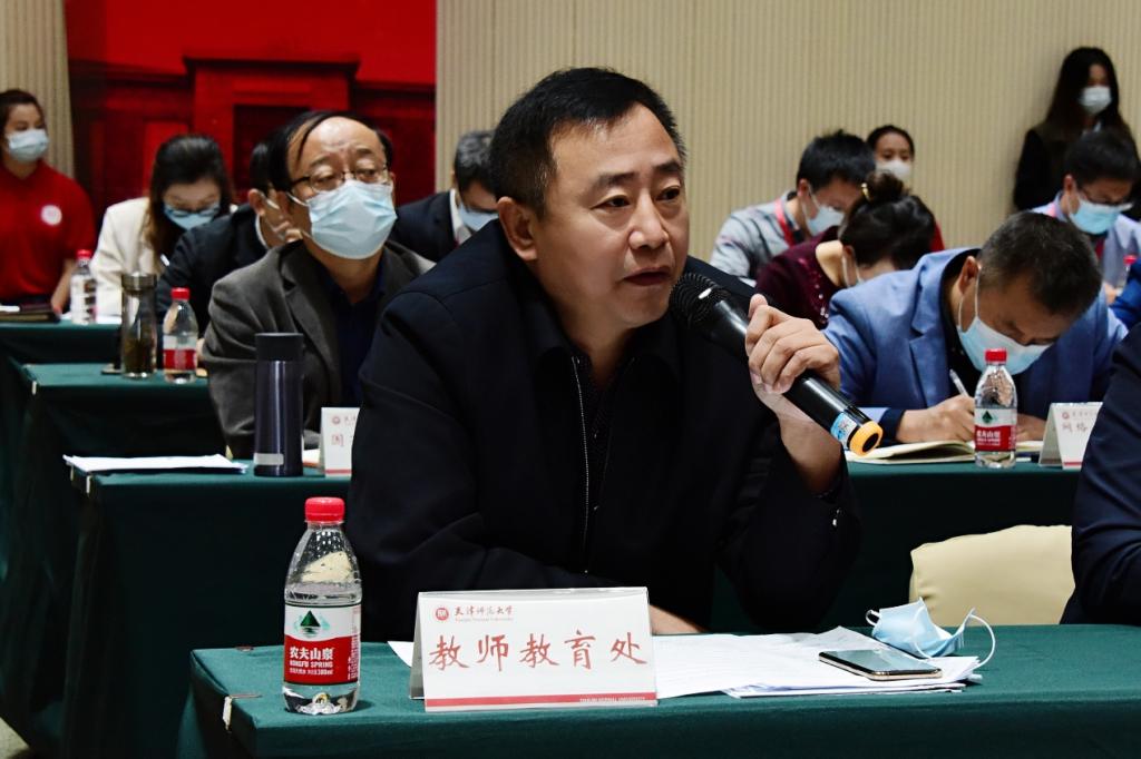 教师教育处处长纪德奎回答专家提问